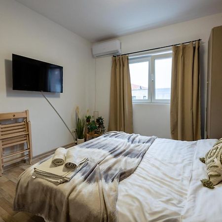 טימישוארה Cozy Studio Retreat - Quiet, Premium Stay מראה חיצוני תמונה