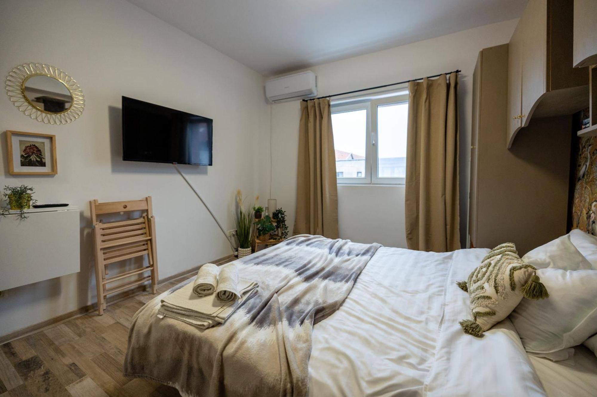 טימישוארה Cozy Studio Retreat - Quiet, Premium Stay מראה חיצוני תמונה